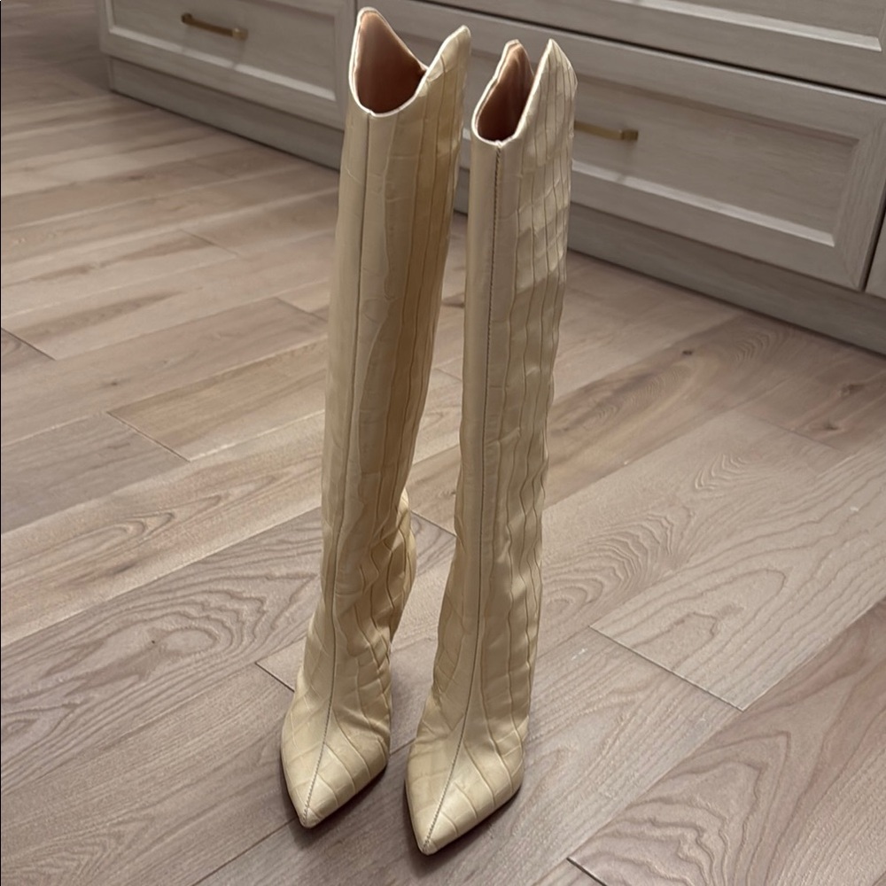 Elegant Cream Women's Boots